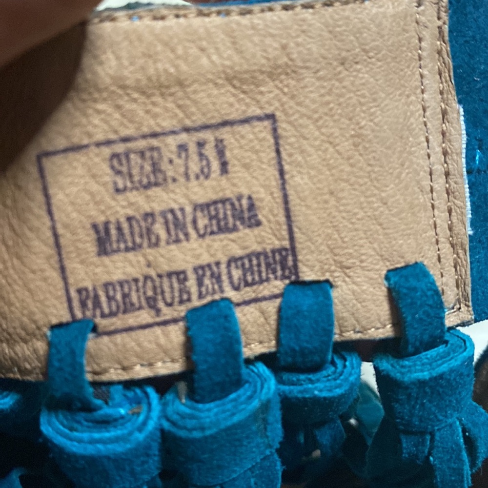 Jeffrey Campbell
Color:Aquamarine Suede
Borla Sandal in Blue Suede - Picture 7 of 12